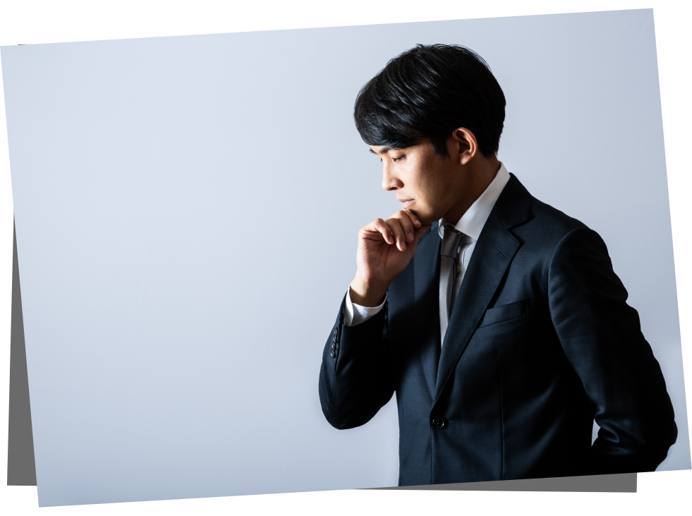 悩んでいる男性